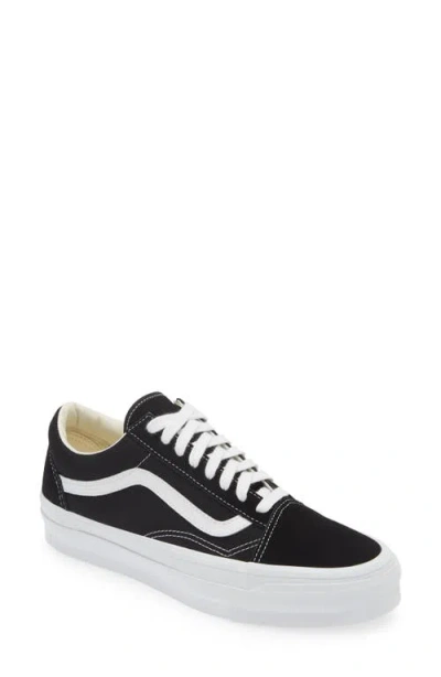 Vans Stitched Low-top Silhouette Rubber Sole Sneakers In Black