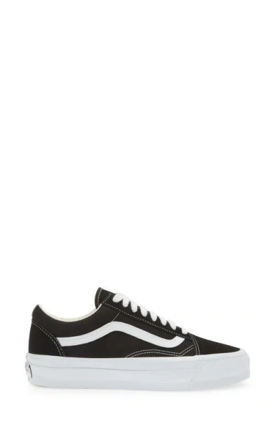 Vans Stitched Low-top Silhouette Rubber Sole Sneakers In Black