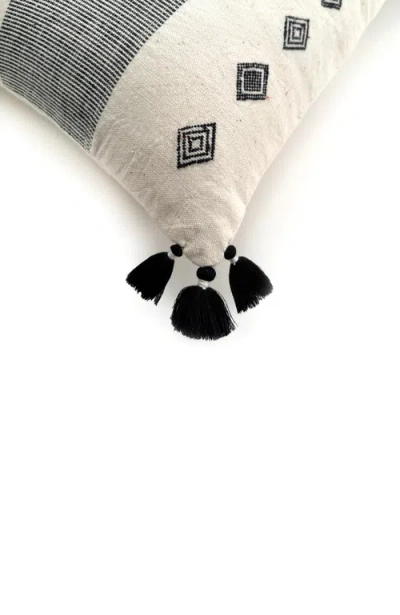 Nimmit Trekant Handwoven Pillow In Black