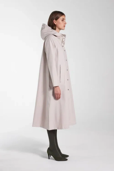 Stutterheim Mosebacke Long Raincoat In Light Sand