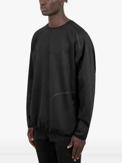 弧形下摆圆领毛衣