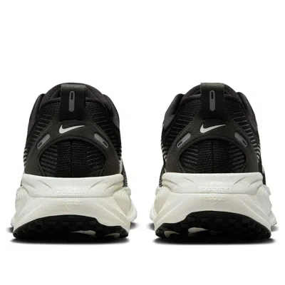 Nike Vomero 18 Running Shoe In Black