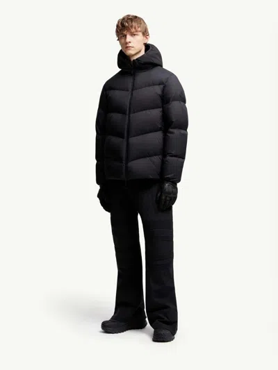 Moncler Forez Nylon Down Jacket In Black