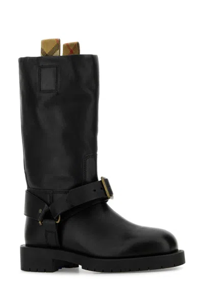 Burberry Soft Saddle Low Boots In Black