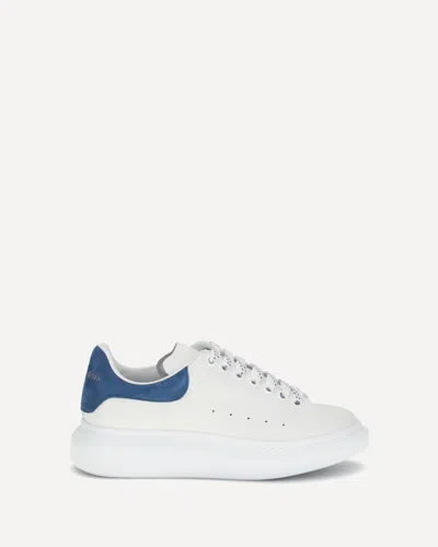 Alexander Mcqueen Sneakers Oversize In Pelle Bianca E Talloncino In Pelle Scamosciata Blu Avio In White