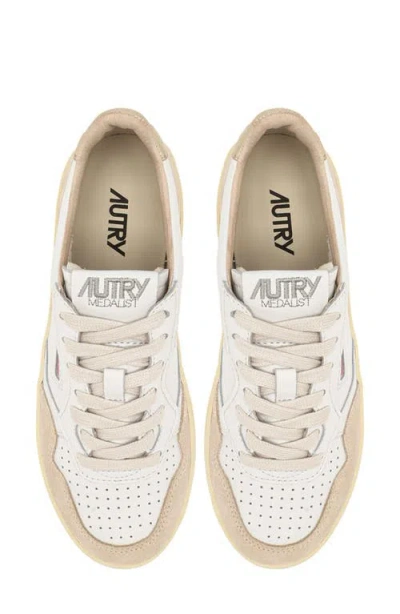 Autry Medalist Platform Sneakers With Padded Collar And Leather Insole In White