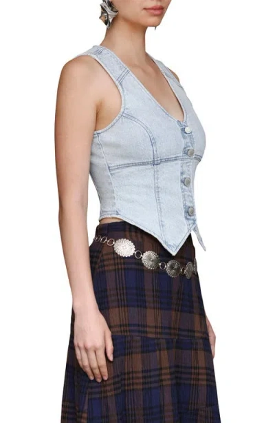 Avec Les Filles Women's Fitted Peak Hem Vest In Blue