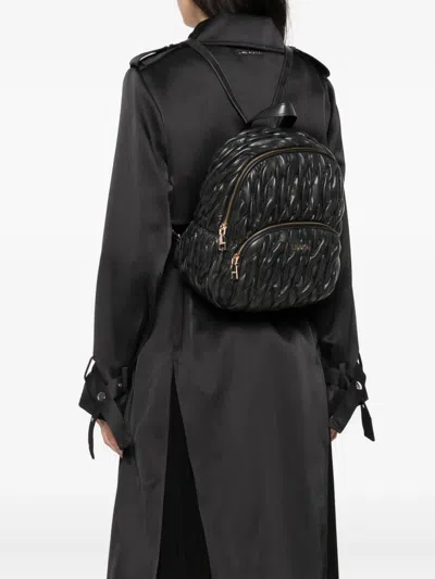 LOGO标牌绗缝双肩包