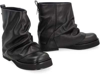 Attico Solid Color Leather Boots With Squared Toe In Black