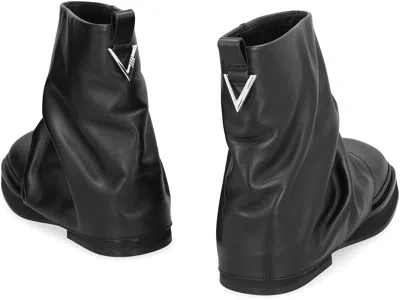 Attico Solid Color Leather Boots With Squared Toe In Black