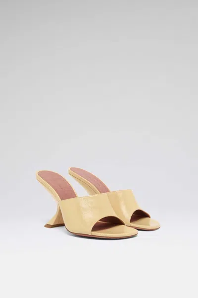Amina Muaddi Sabot Taylor In Pelle Gialla Pastello  Donna In Sand