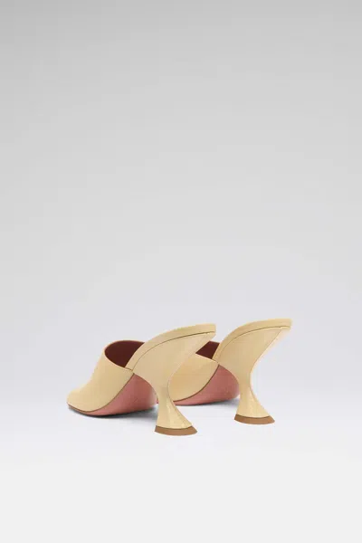 Amina Muaddi Sabot Taylor In Pelle Gialla Pastello  Donna In Sand