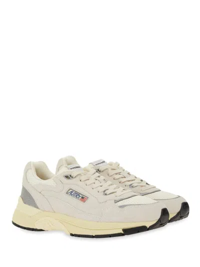 Autry Round Toe Mesh Panels Contrast Sole Sneakers In Neutral