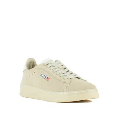Autry Dallas Low Marshmallow Suede And Papyrus Sneakers In Neutral