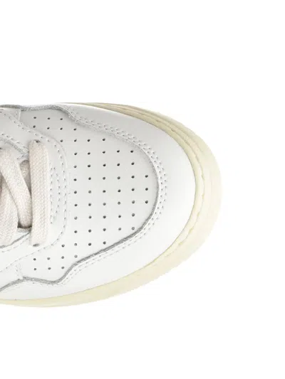 Autry Medalist White Low Top Sneakers With Contrasting Heel Tab In Leather Woman In White