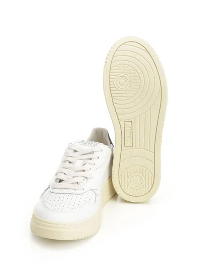 Autry Medalist White Low Top Sneakers With Contrasting Heel Tab In Leather Woman In White