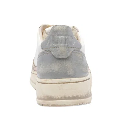Autry Medalist Low Sneakers Super Vintage In White Rose And Blackboard Leather Shoes In White