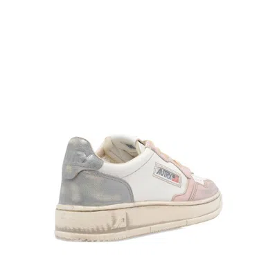 Autry Medalist Low Sneakers Super Vintage In White Rose And Blackboard Leather Shoes In White