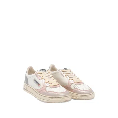 Autry Medalist Low Sneakers Super Vintage In White Rose And Blackboard Leather Shoes In White