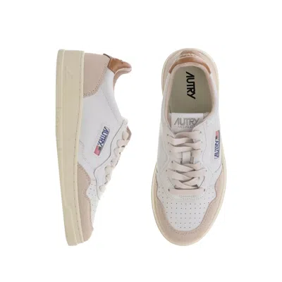 Autry Low-top Sneakers With Suede Inserts And Contrasting Heel In White