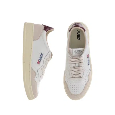 Autry Medalist Low Sneakers With Suede Inserts And Contrasting Heel In White