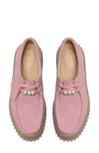 Clarksr Clarks(r) Torhill Bee Chukka Sneaker In Pink