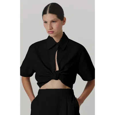 De Loreta Myriam Short Sleeve Knot Front Cotton Top In Black
