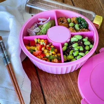 Yumbox Bento-style Salad Bowl With 3-part Divider And Dip Cup In Pink