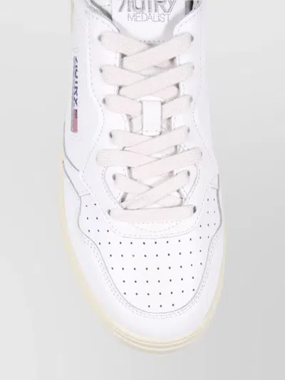 Autry Medalist Low Sneakers In White