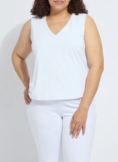 Lyssé Essential V-neck Shell Curvy In White
