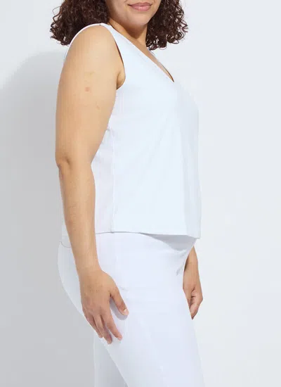 Lyssé Essential V-neck Shell Curvy In White