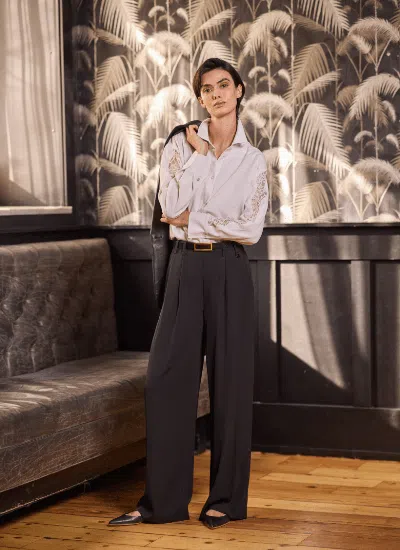 Lyssé Darcy Pleated Wide Leg Trouser In Black