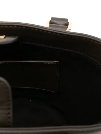 蝴蝶结吊饰皮质水桶包