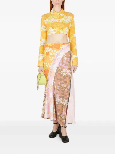 Rave Review Sommar Flower Cropped Shirt In Yellow