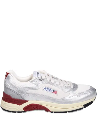 Autry Low Top Sneaker With Contrast Sole And Mesh Panels In Red