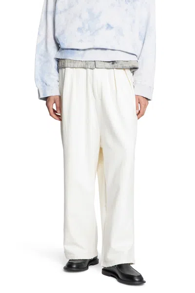 Ancellm Tuck Sweatpants In White