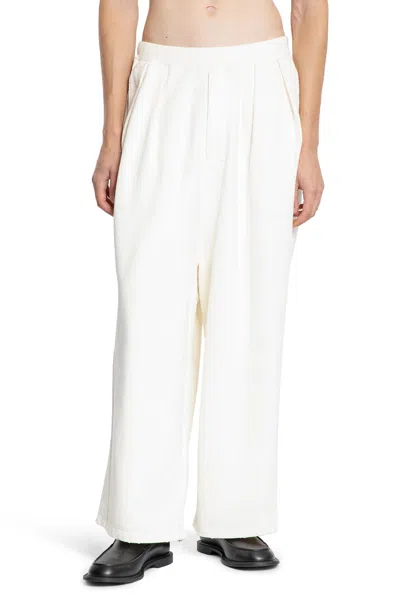 Ancellm Tuck Sweatpants In White