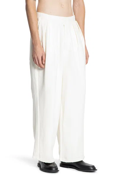 Ancellm Tuck Sweatpants In White