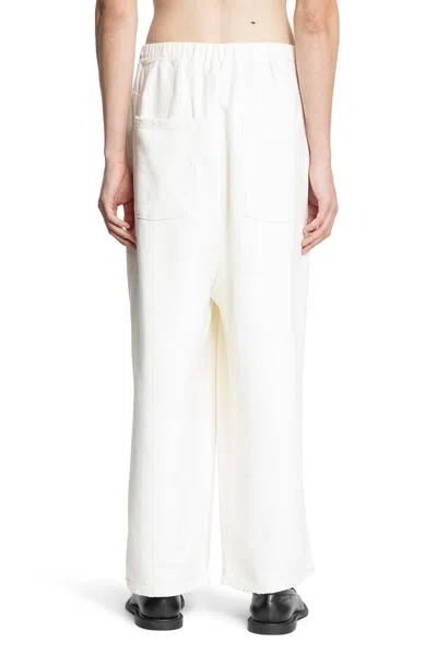 Ancellm Tuck Sweatpants In White