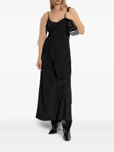 垂坠不对称连衣裙