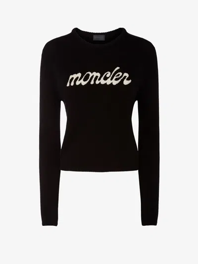 Moncler Cropped Sweater With Contrasting Embroidered Logo In Black
