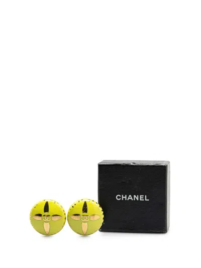 Pre-owned Chanel 1997 Gold Plated And Resin Cc Round Clip On Earrings Costume Earrings In Yellow