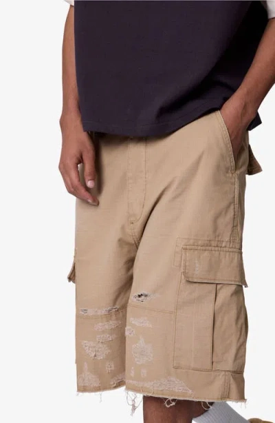 Mnml Baggy Distressed Cargo Shorts In Brown