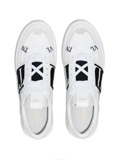 Valentino White Low-top Calfskin Vl7n Sneakers In White