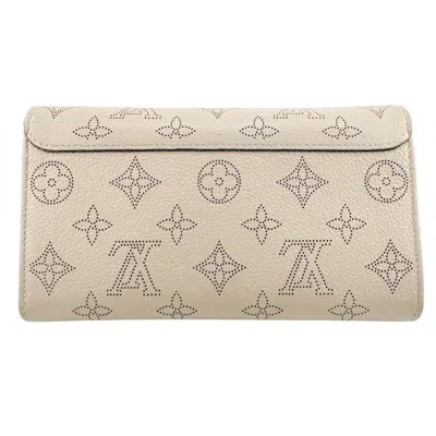 Pre-owned Louis Vuitton Beige Galle Monogram Mahina Leather Long Wallet (tri-fold) ()