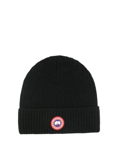 Canada Goose Ribbed Black Merino Wool Toque With Contrast Emblem In Black