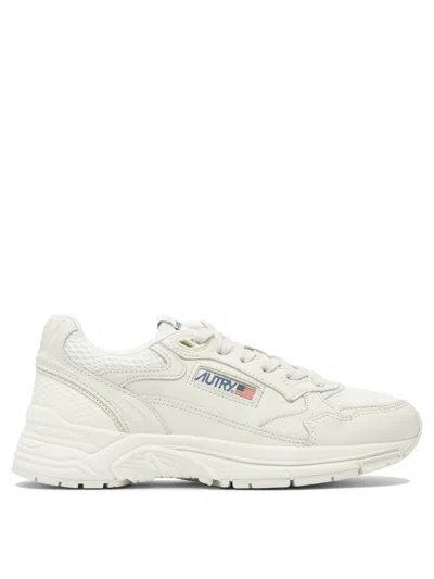 Autry Hyperway Sneakers In Whisper White Laminated Leather And Mesh In Neutral