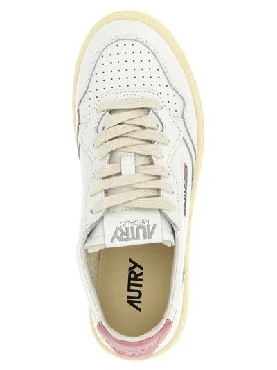 Autry Medalist Low Sneakers Pink In White