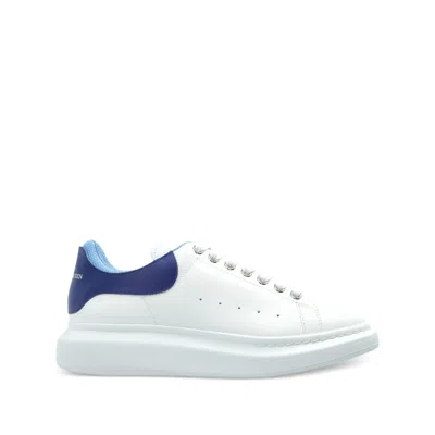 Alexander Mcqueen Sneakers Oversize In Pelle Bianca E Talloncino In Pelle Scamosciata Blu Avio In White