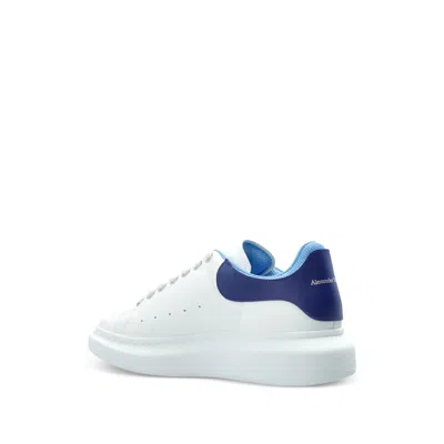 Alexander Mcqueen Sneakers Oversize In Pelle Bianca E Talloncino In Pelle Scamosciata Blu Avio In White